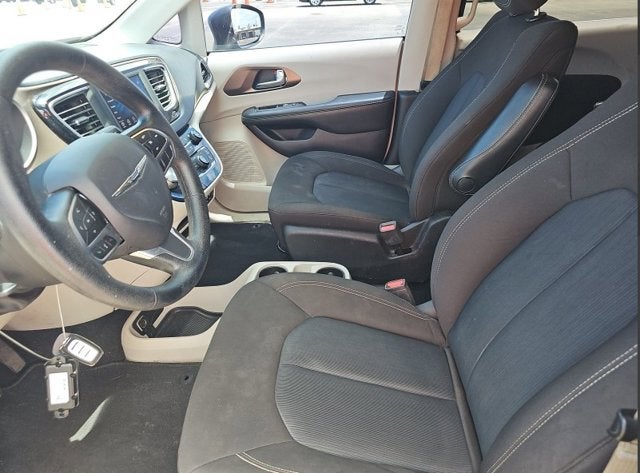2020 Chrysler Voyager LX