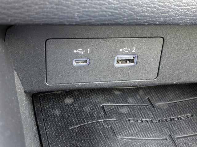 2022 Mitsubishi Outlander ES