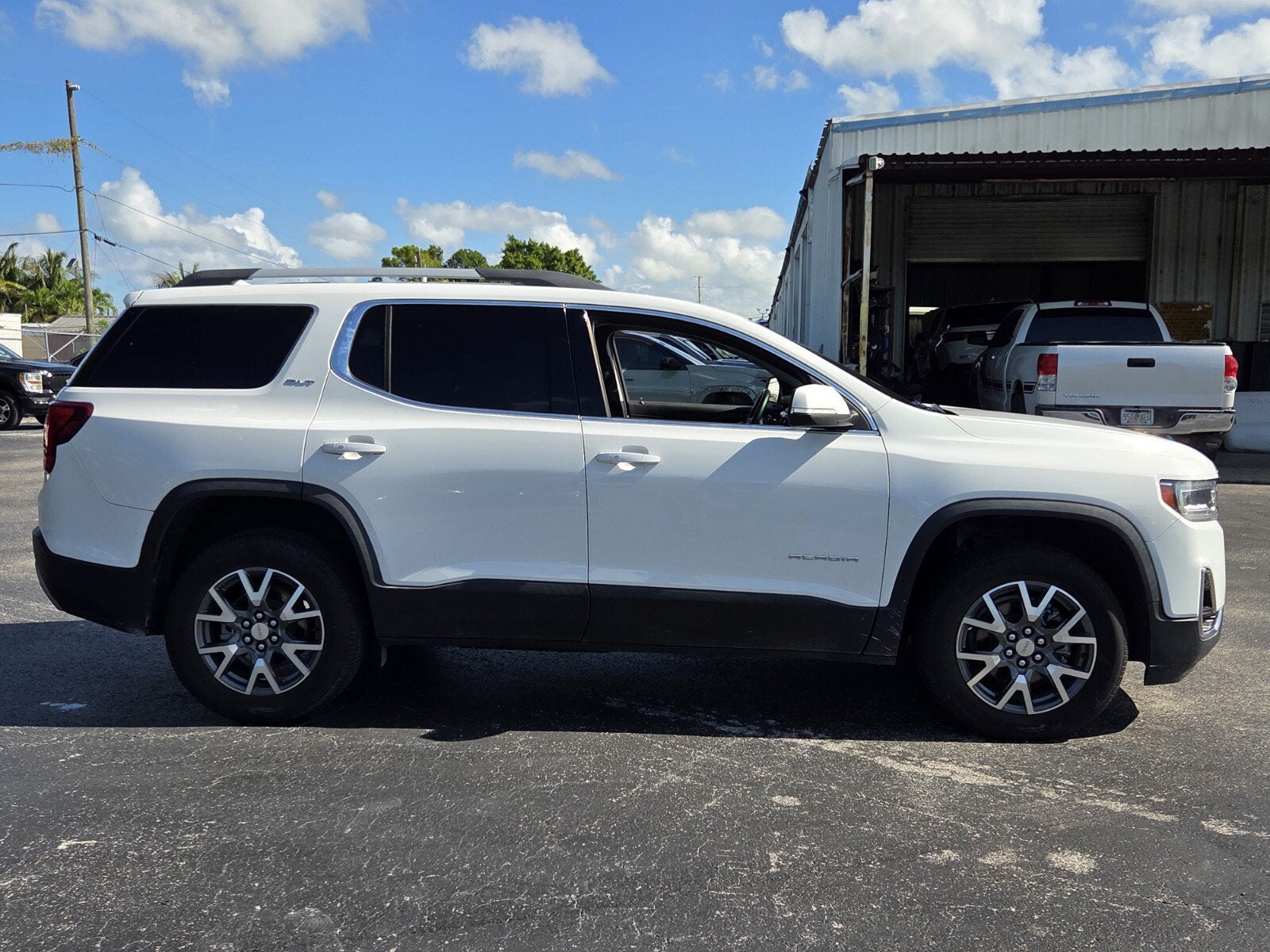 2023 GMC Acadia SLT