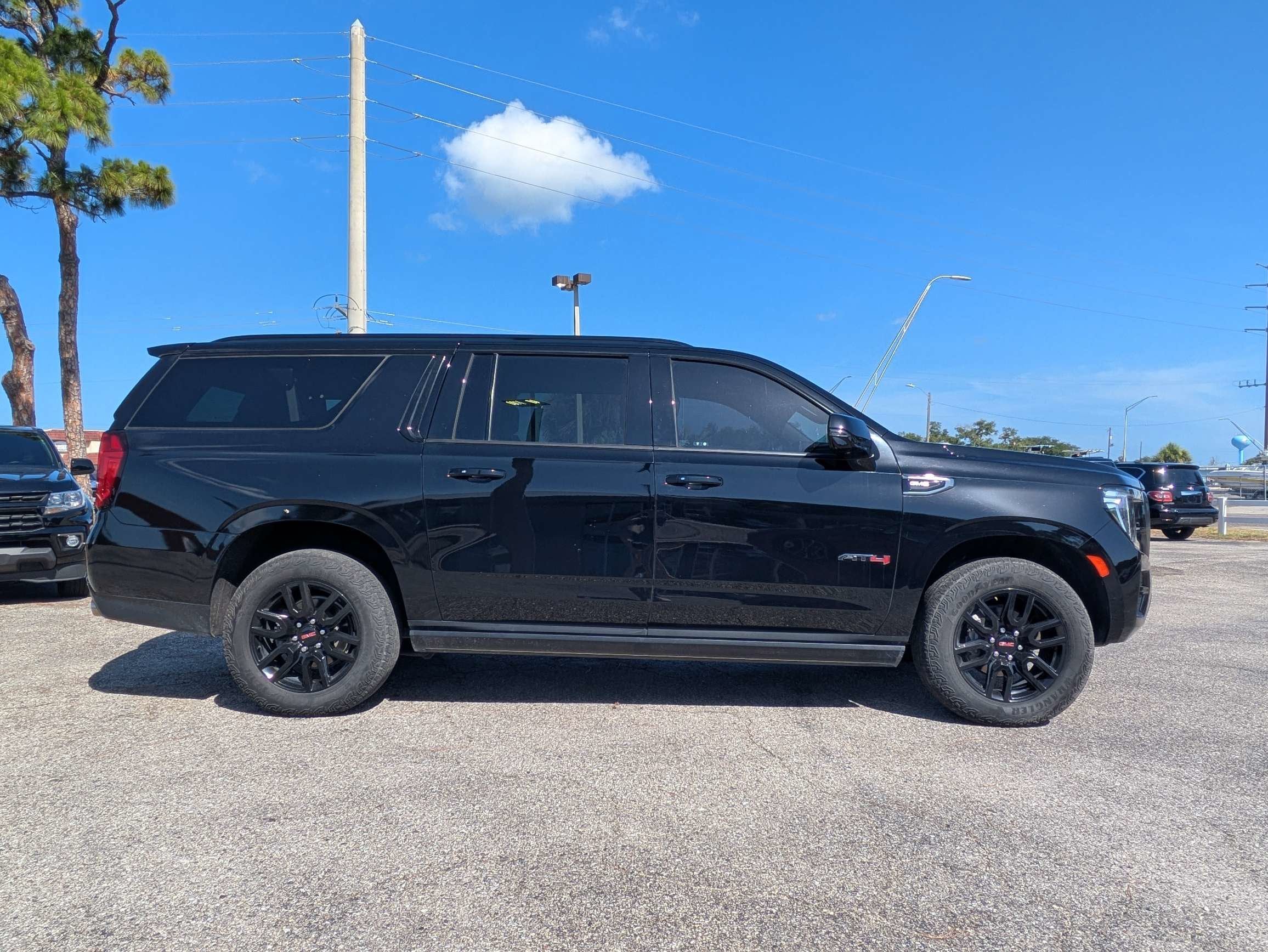 2023 GMC Yukon XL AT4
