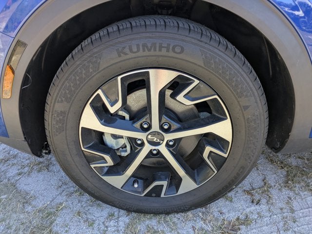 2024 Kia Sportage EX - Photo 11