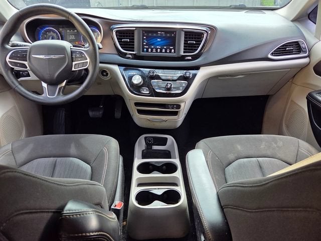 2020 Chrysler Voyager LX