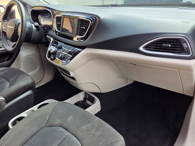 2020 Chrysler Voyager LX