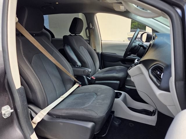 2020 Chrysler Voyager LX