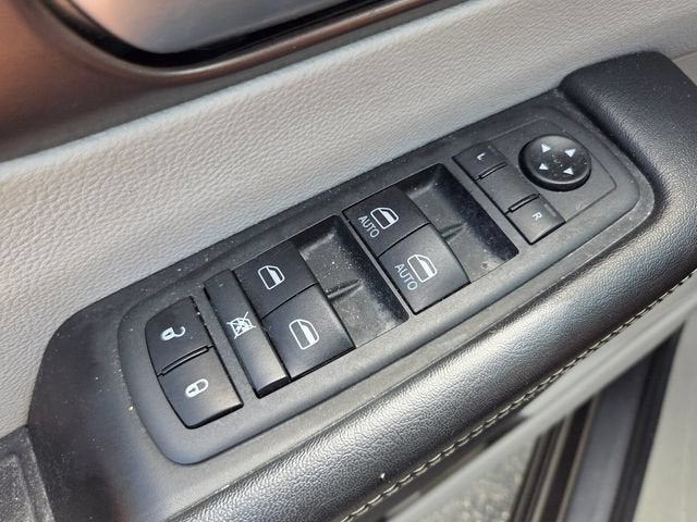2020 Chrysler Voyager LX
