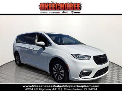2023 Chrysler Pacifica Hybrid Touring L