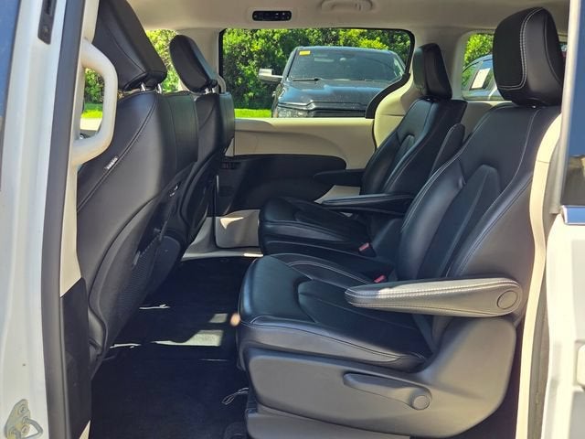2023 Chrysler Pacifica Hybrid Touring L