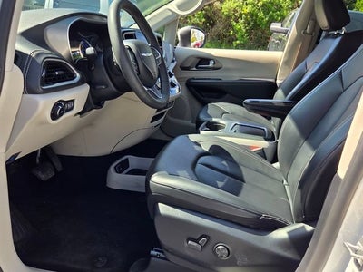 2023 Chrysler Pacifica Hybrid Touring L