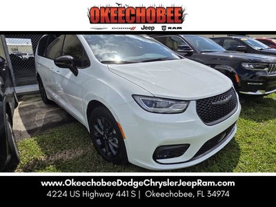 2024 Chrysler Pacifica Hybrid S Appearance Pkg