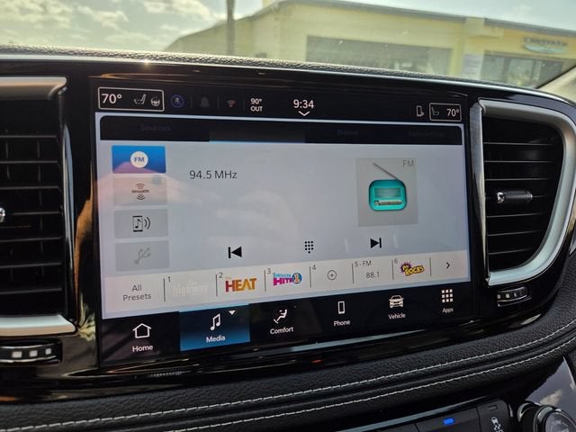 2025 Chrysler Pacifica Select