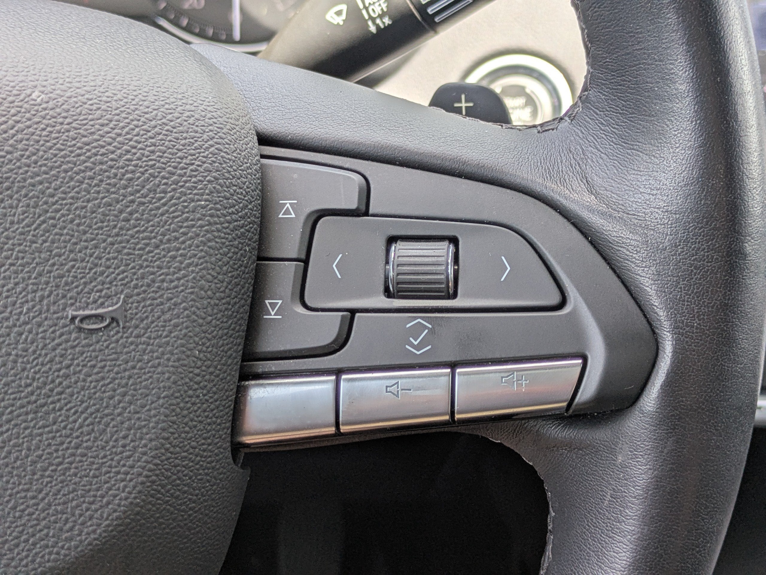 2022 Cadillac XT4 FWD Premium Luxury