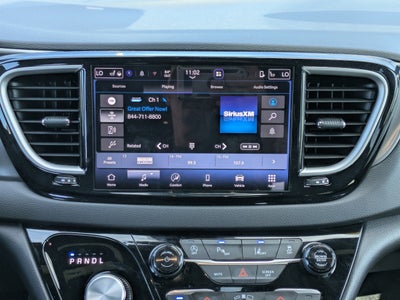 2026 Chrysler Pacifica Select