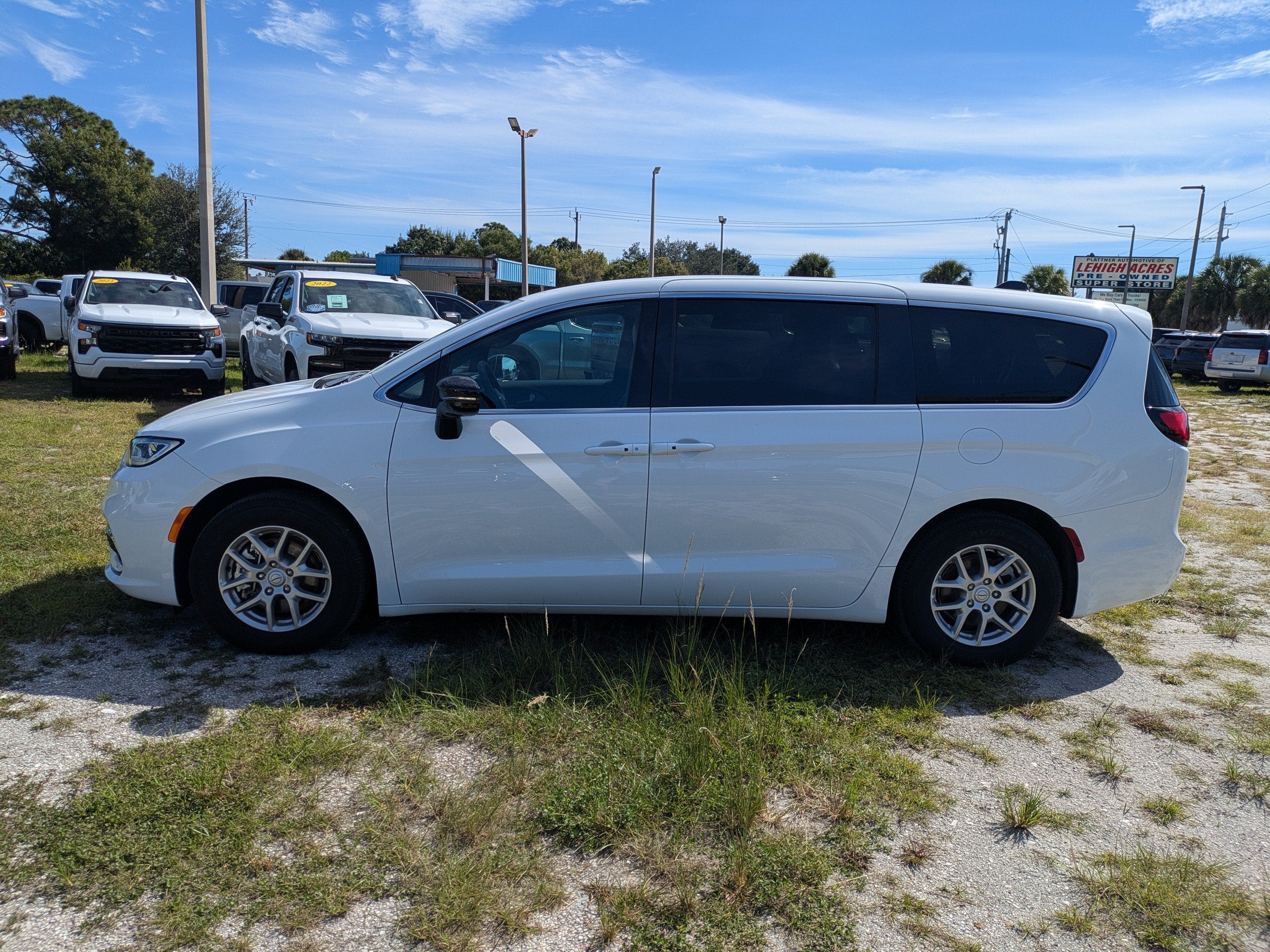 2026 Chrysler Pacifica Select