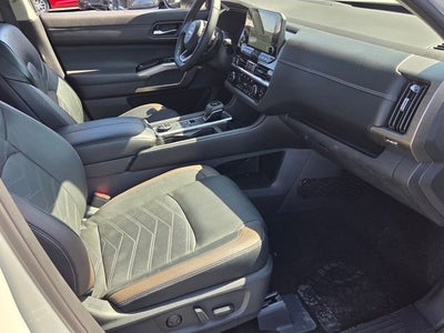 2023 Nissan Pathfinder Platinum