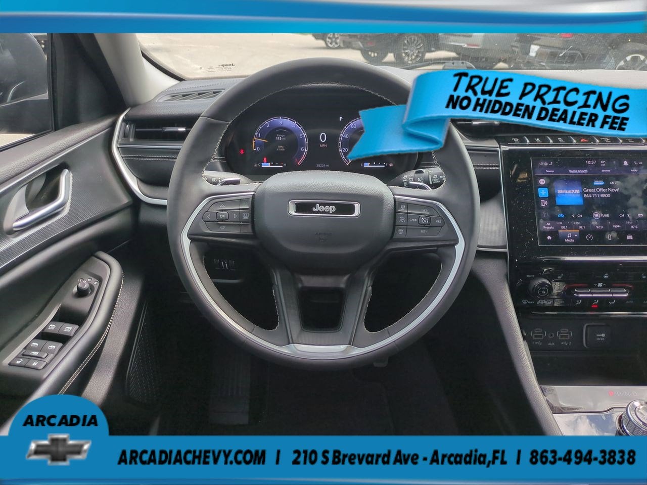 2023 Jeep Grand Cherokee Laredo 4x2