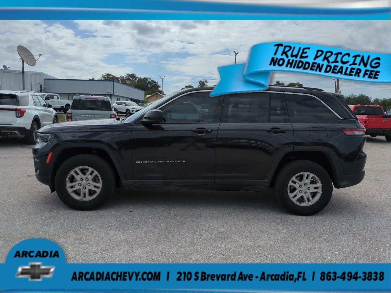 2023 Jeep Grand Cherokee Laredo 4x2