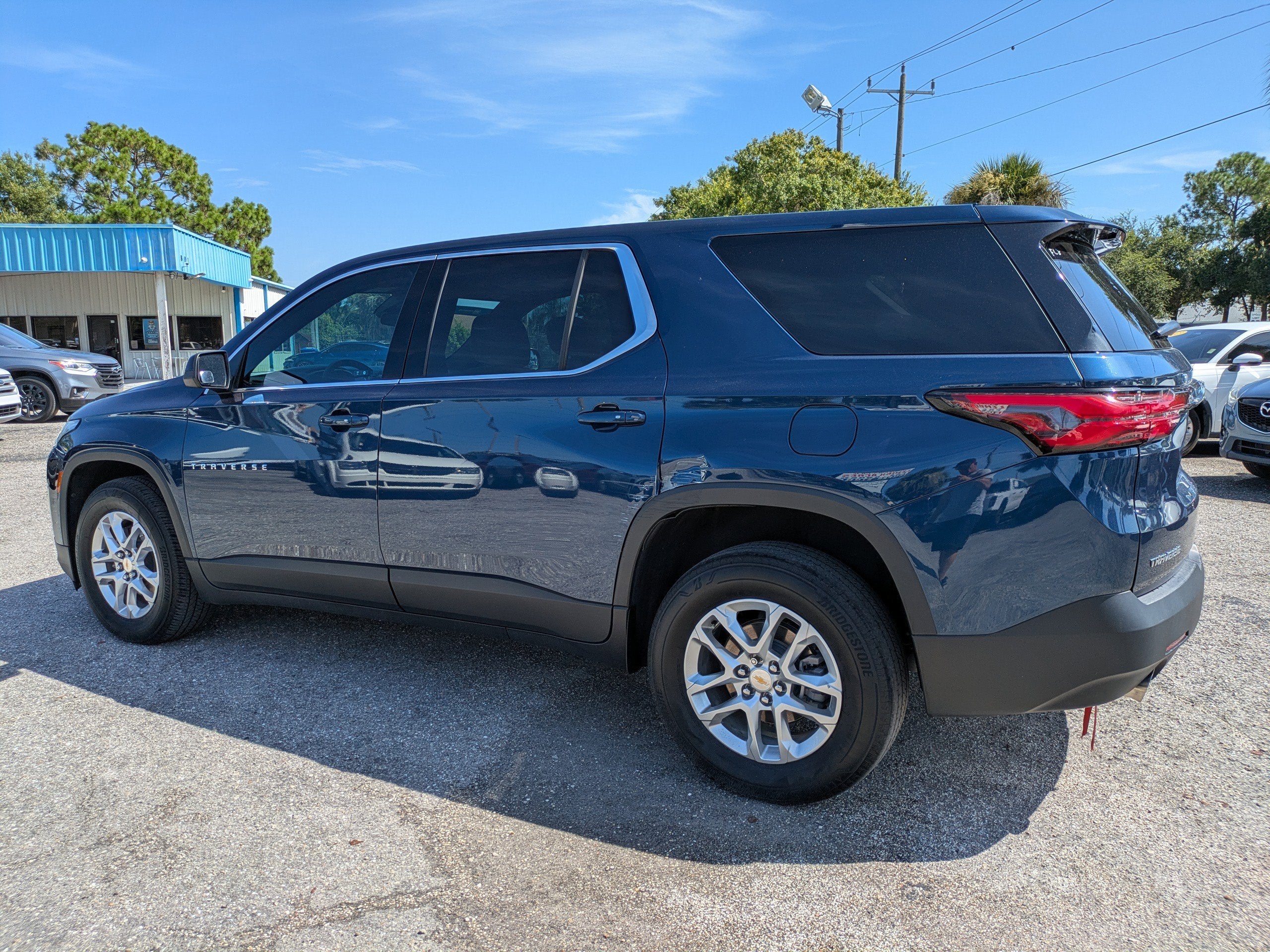 2023 Chevrolet Traverse LS