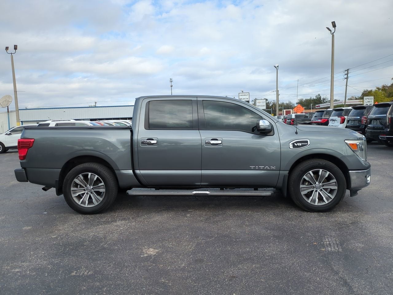 2017 Nissan TITAN SL