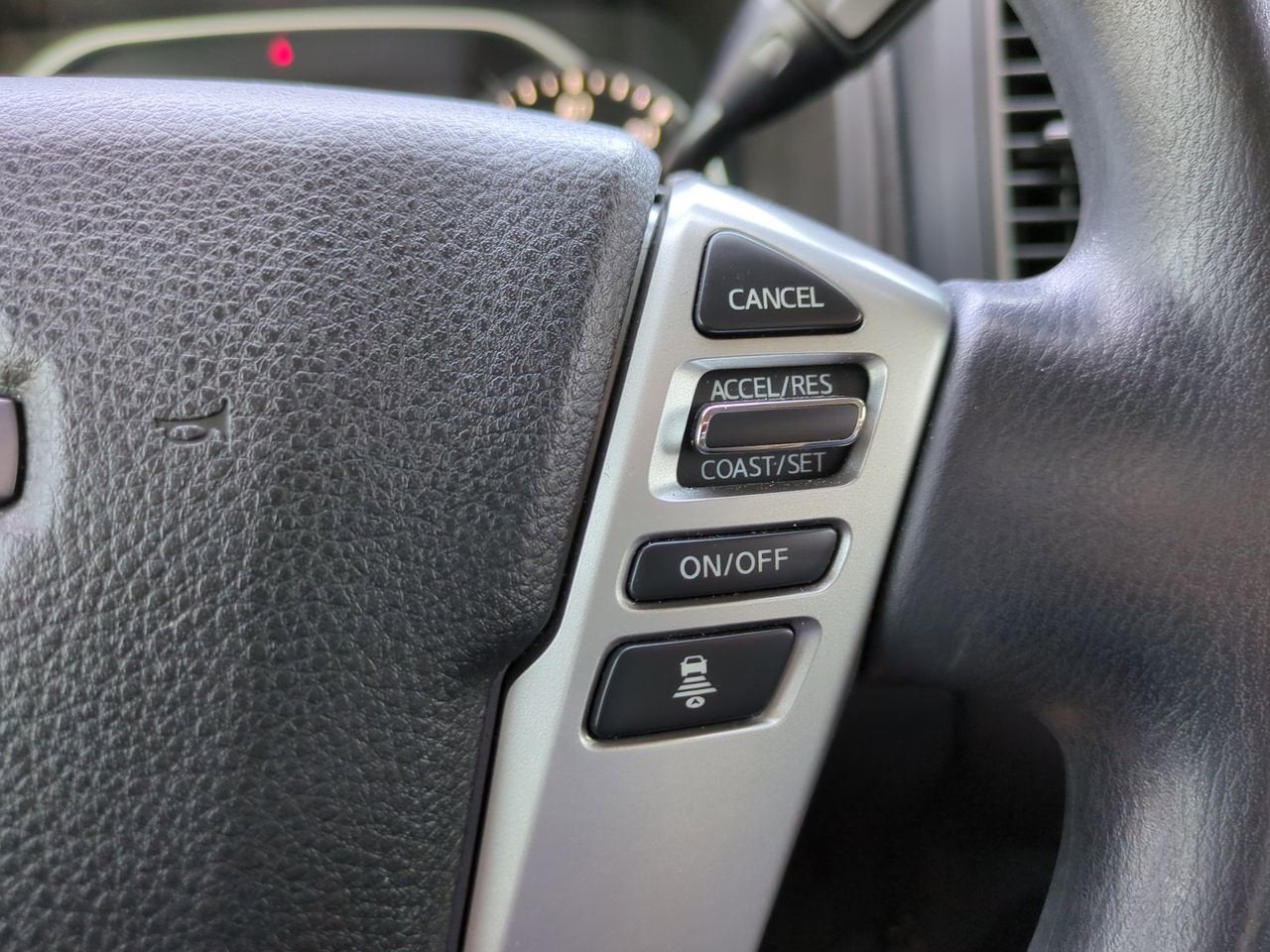 2023 Nissan TITAN Crew Cab SV 4x2