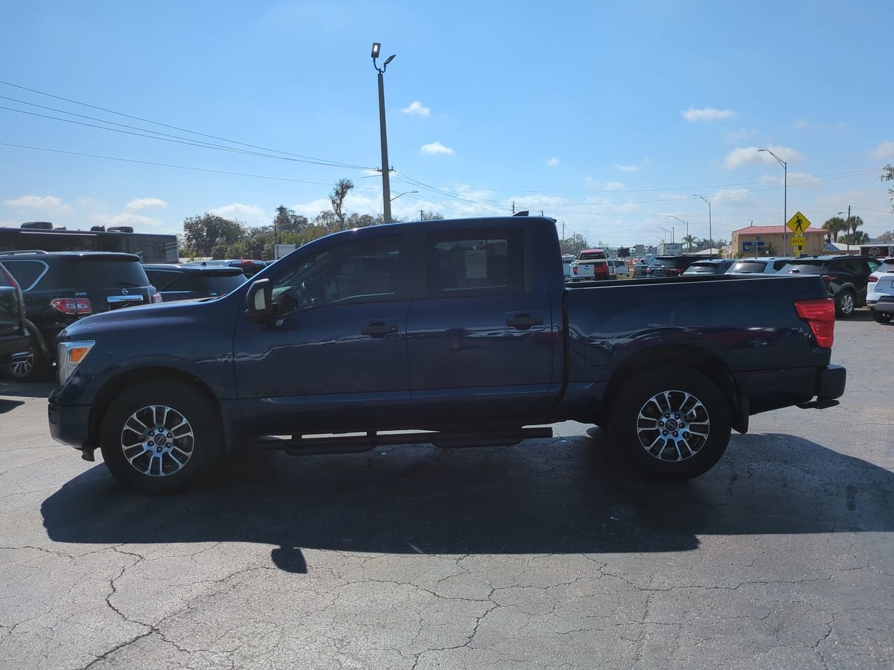 2023 Nissan TITAN Crew Cab SV 4x2