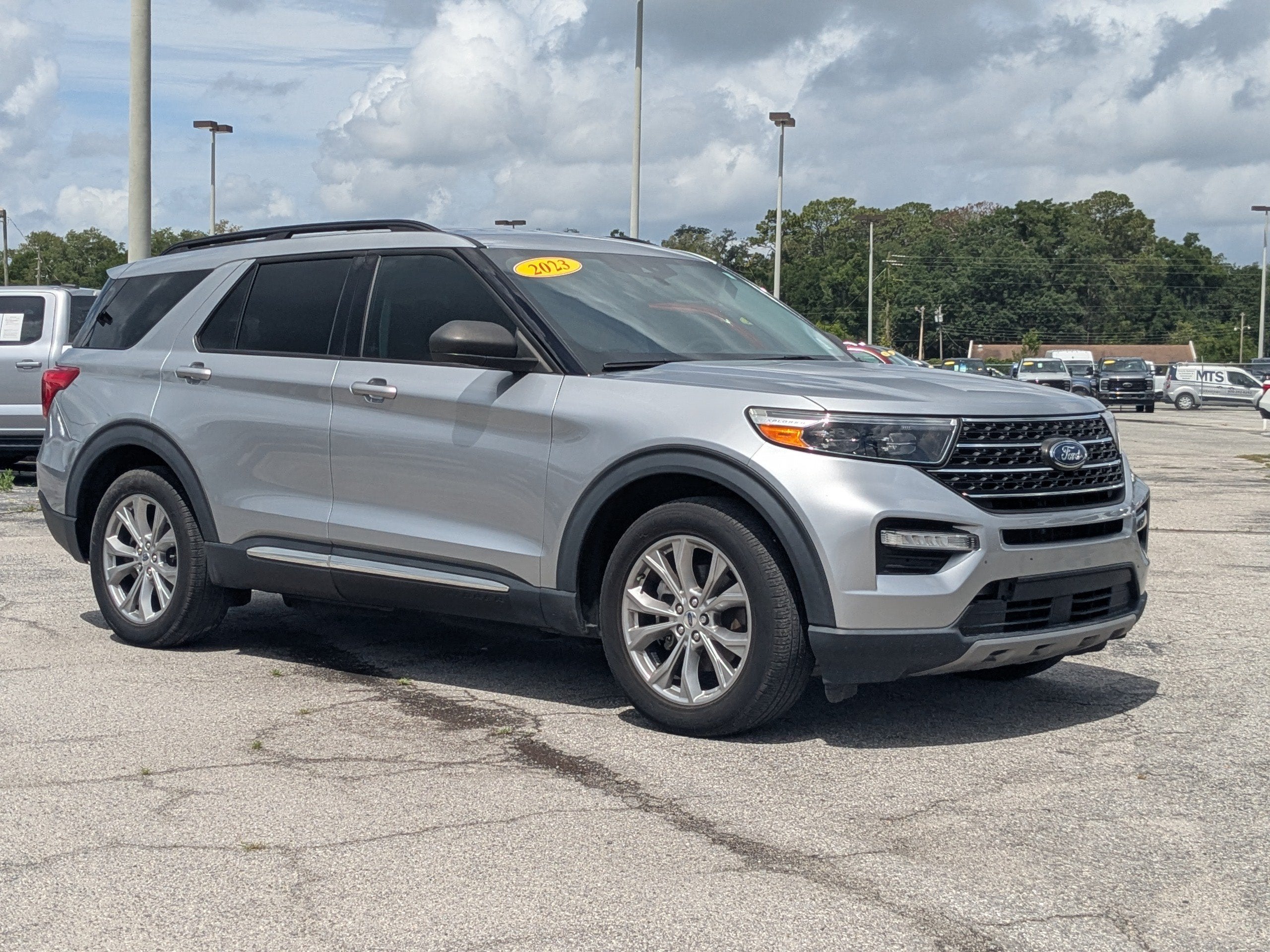2023 Ford Explorer XLT