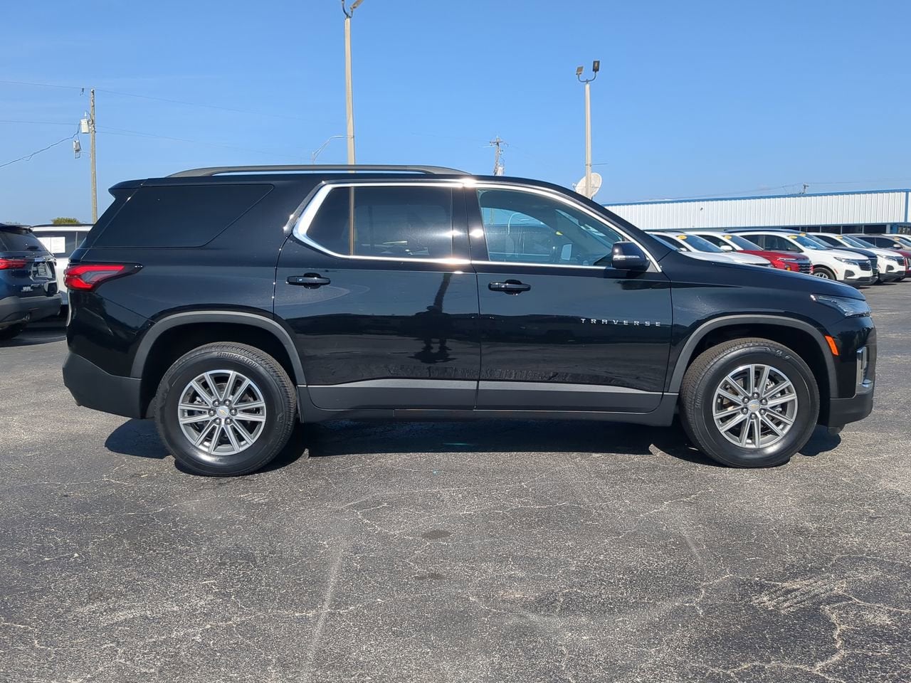 2023 Chevrolet Traverse LT Cloth