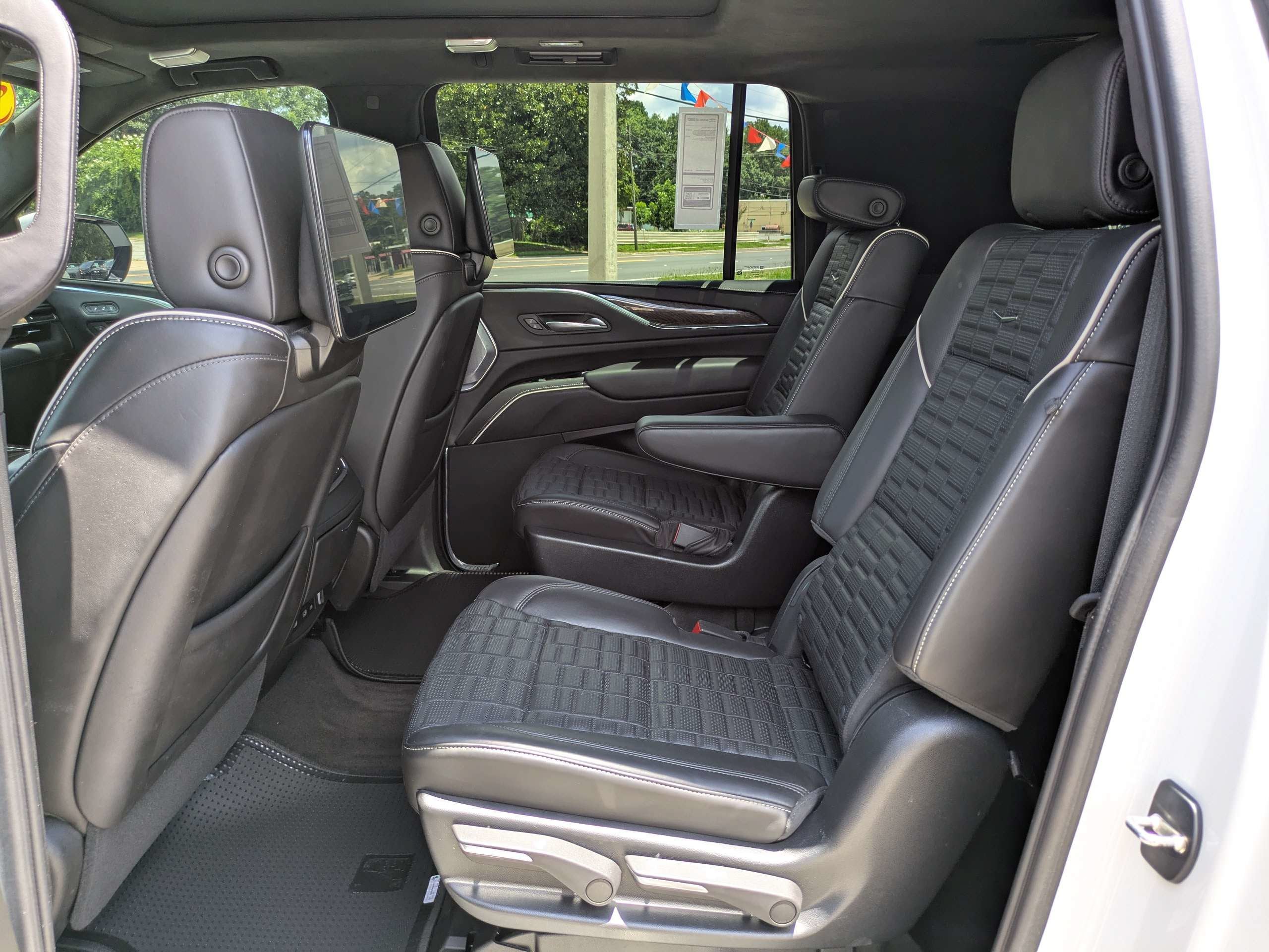 2023 Cadillac Escalade ESV Sport Platinum