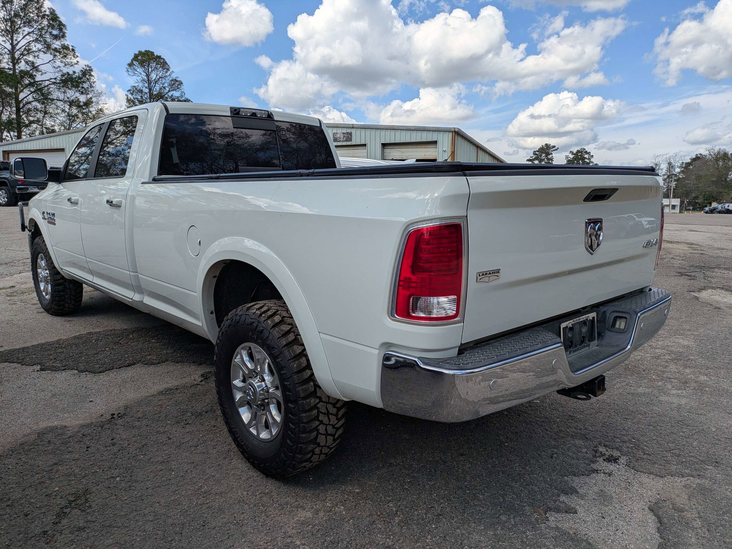 2017 RAM 2500 Laramie Crew Cab 4x4 8' Box