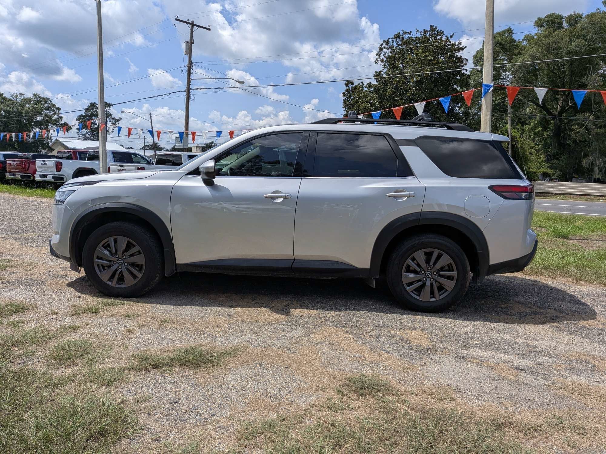 2022 Nissan Pathfinder SV 2WD
